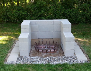 Photo of our second example of a cinderblock grill